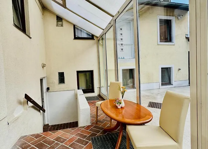Very Spacious For Up To 7p With Great Location Apartment *