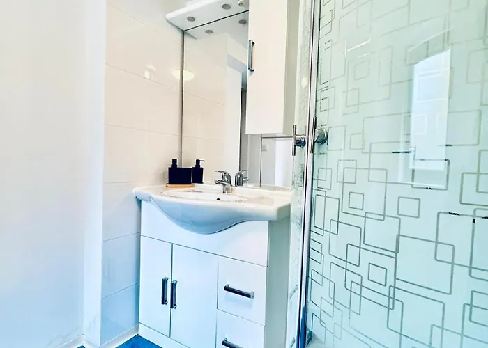 Very Spacious For Up To 7p With Great Location *