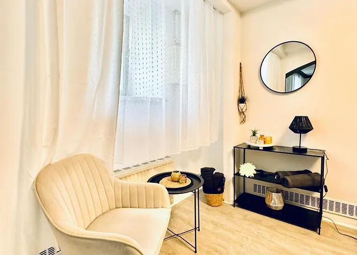 Very Spacious For Up To 7p With Great Location