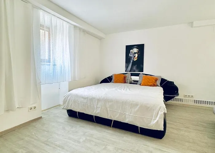 Very Spacious For Up To 7p With Great Location *