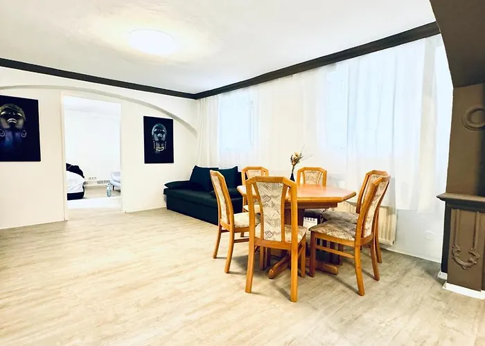 Very Spacious For Up To 7p With Great Location Apartment