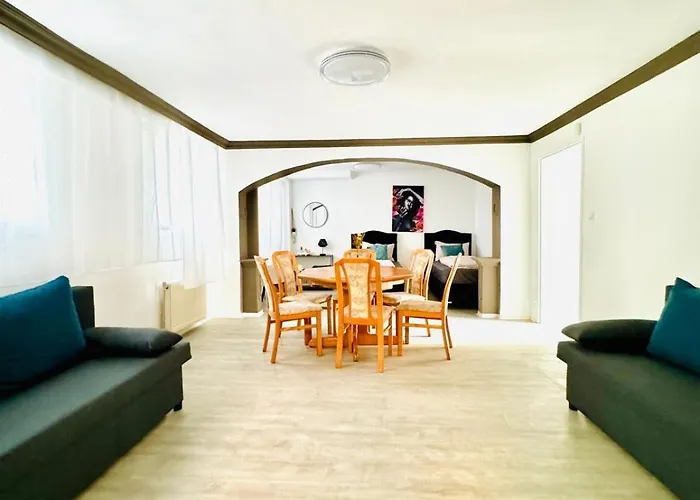 Very Spacious For Up To 7p With Great Location
