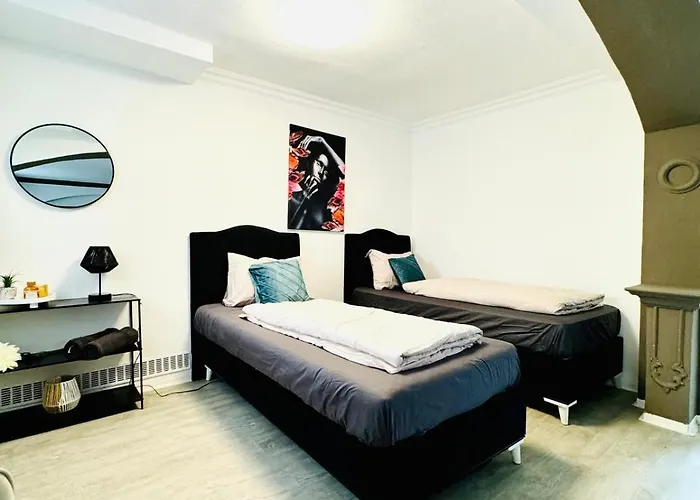 Very Spacious For Up To 7p With Great Location Apartment