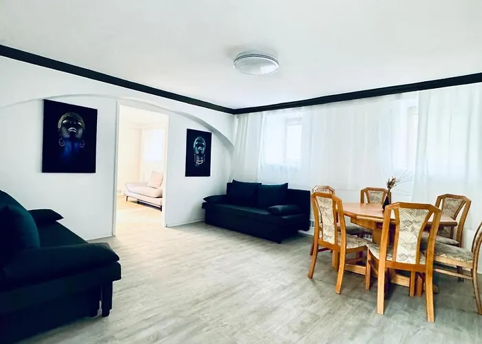 Very Spacious For Up To 7p With Great Location